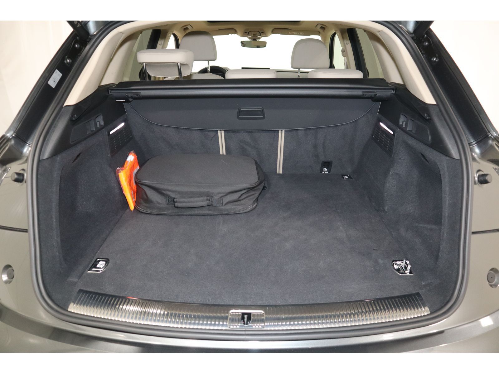 Audi Q5 50 TFSI e quattro S line - Samsaru's Car Outlet