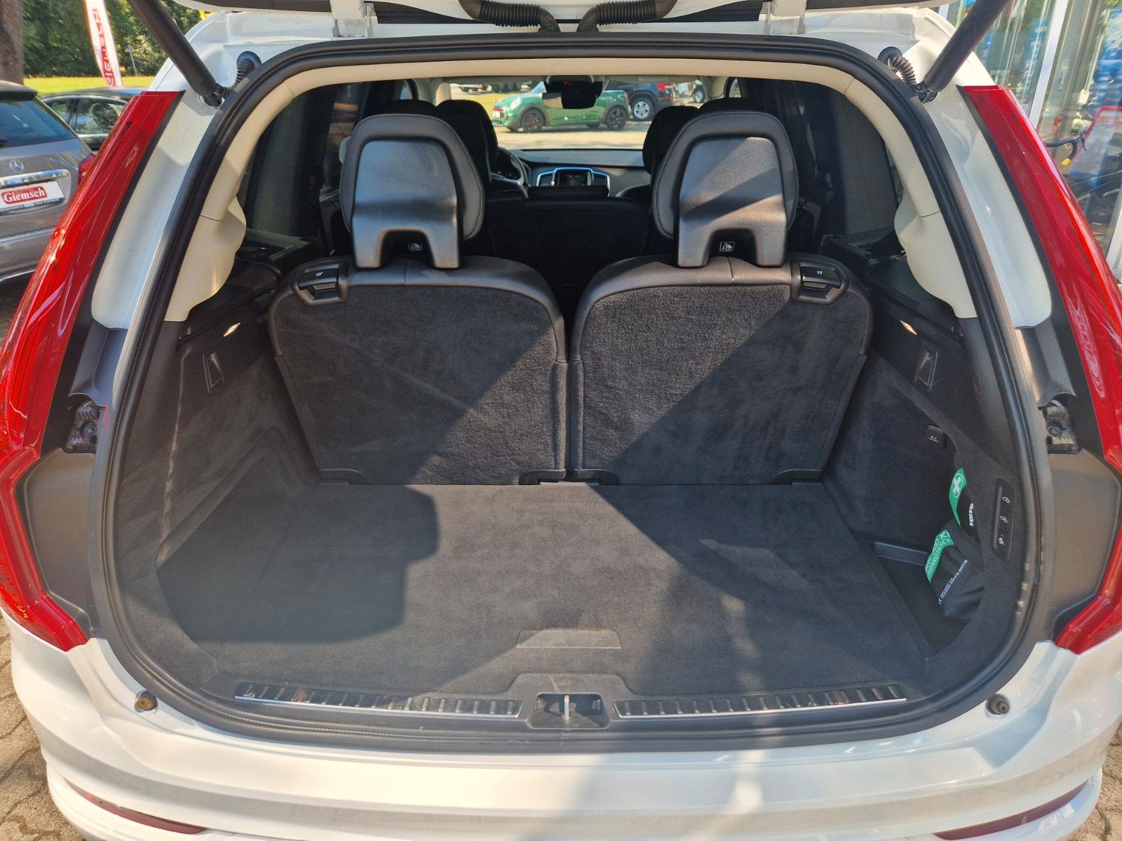 Volvo XC90 Momen Pro AWD D5 AHK 7 Sitze 360° DAB 8fach