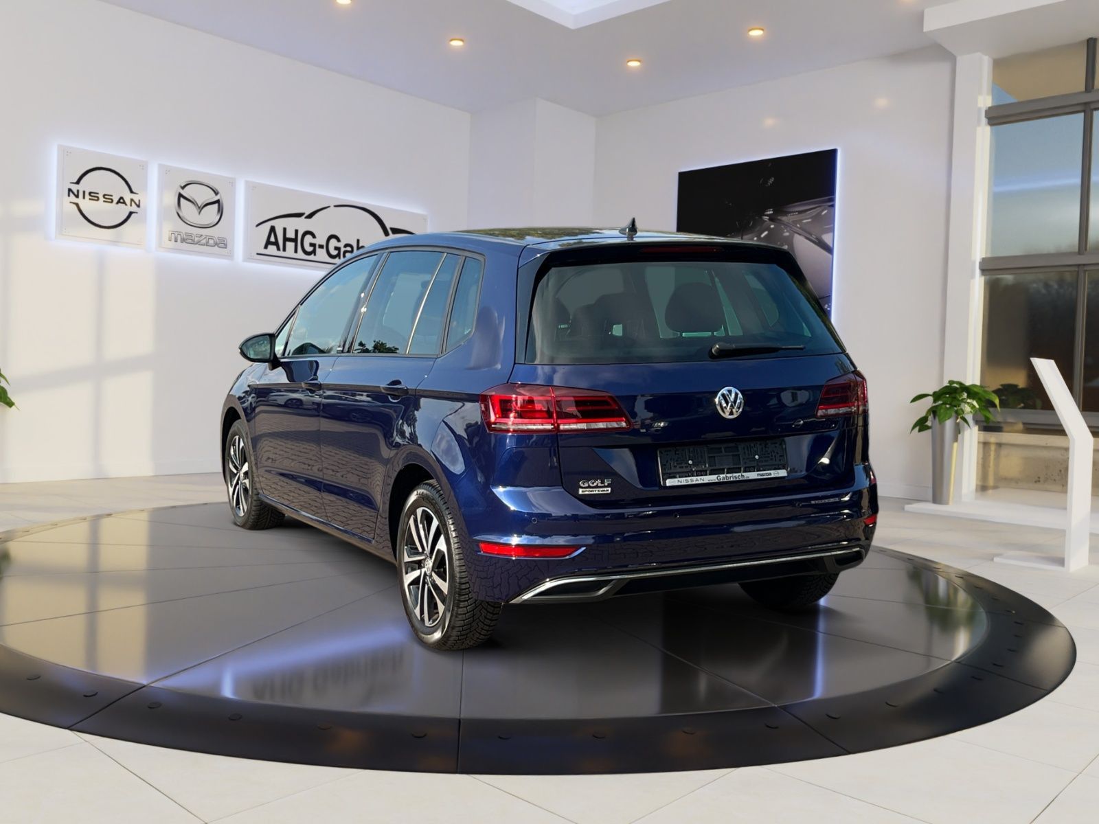 Volkswagen Golf Sportsvan VII e - Samsaru's Car Outlet