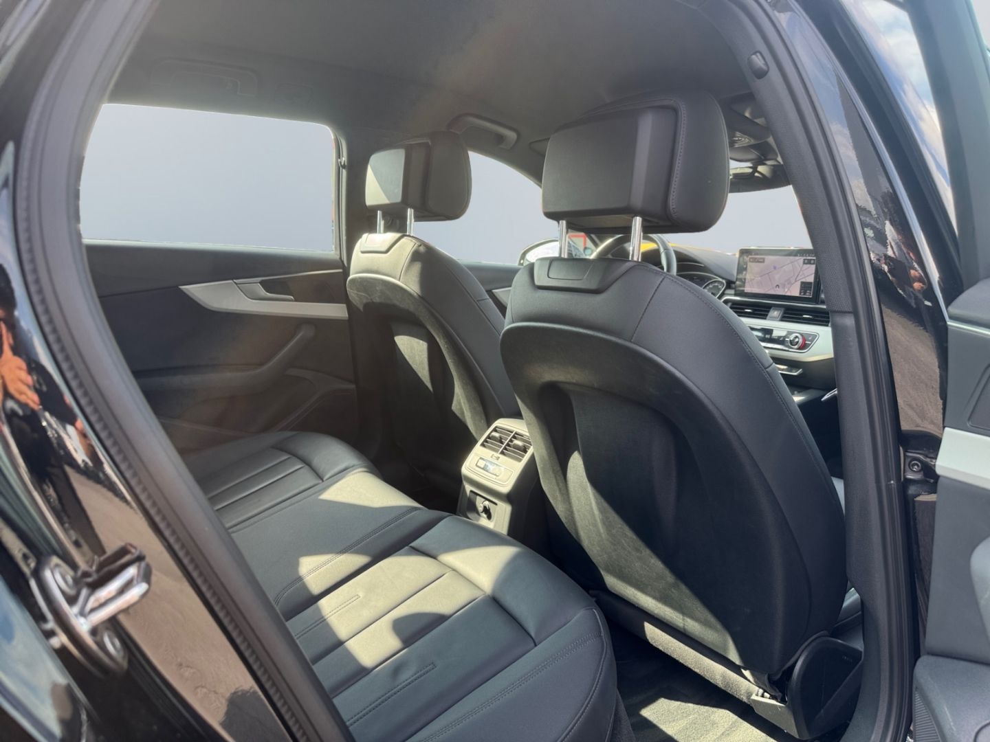 Audi A4 Avant 35 TFSI S tronic advanced - Samsaru's Car Outlet