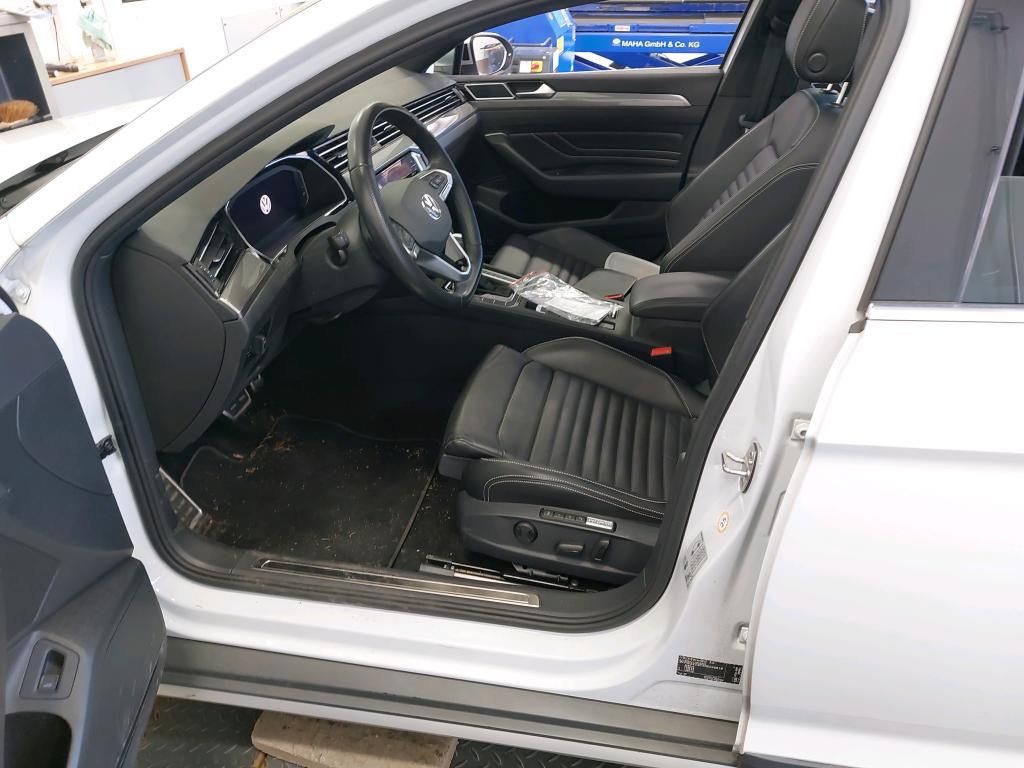 Volkswagen Passat Alltrack CAM Matrix PANO Massage ACC Memo