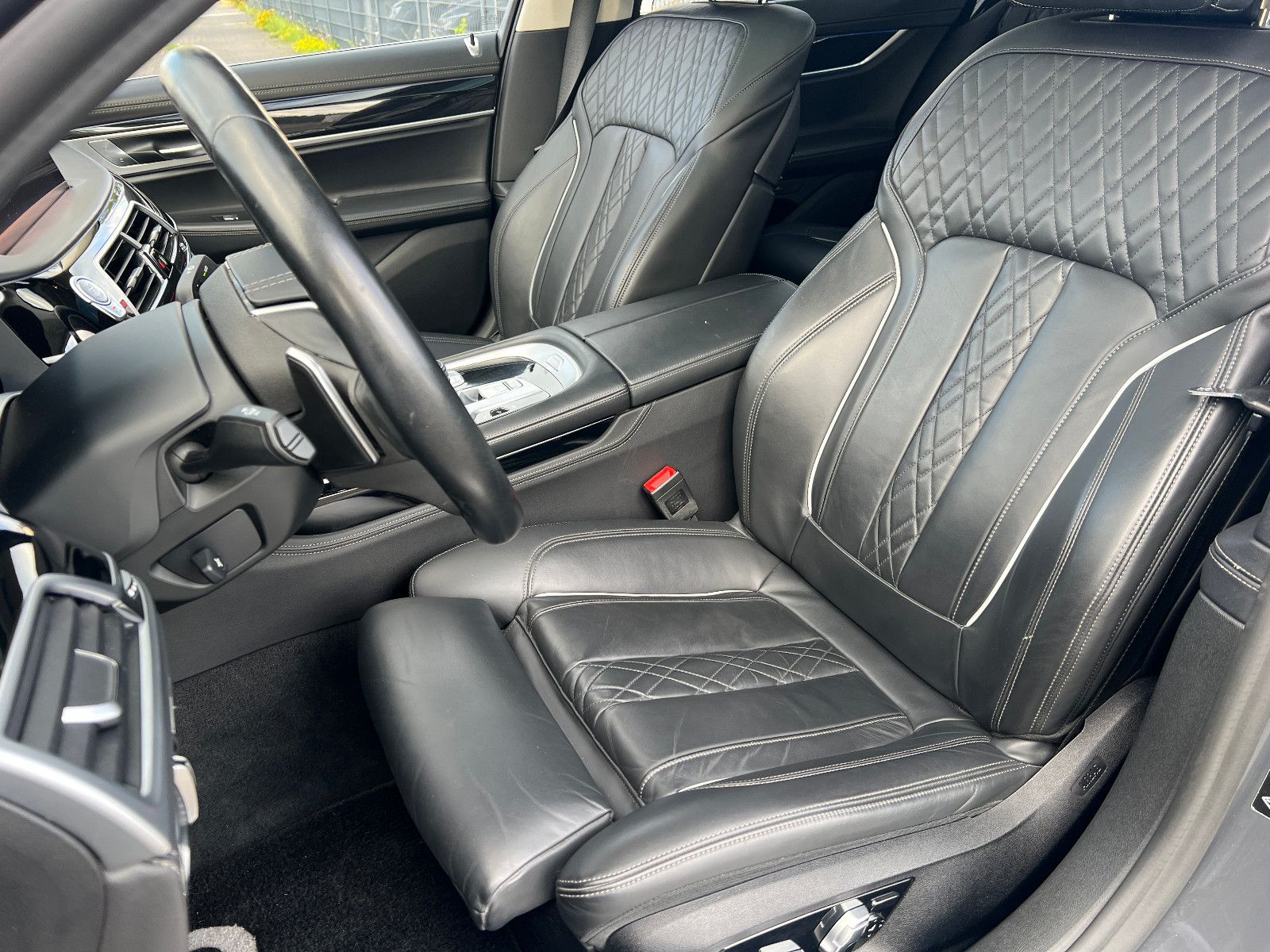 BMW 750 d xDrive HUD HK FINANZIERUNG