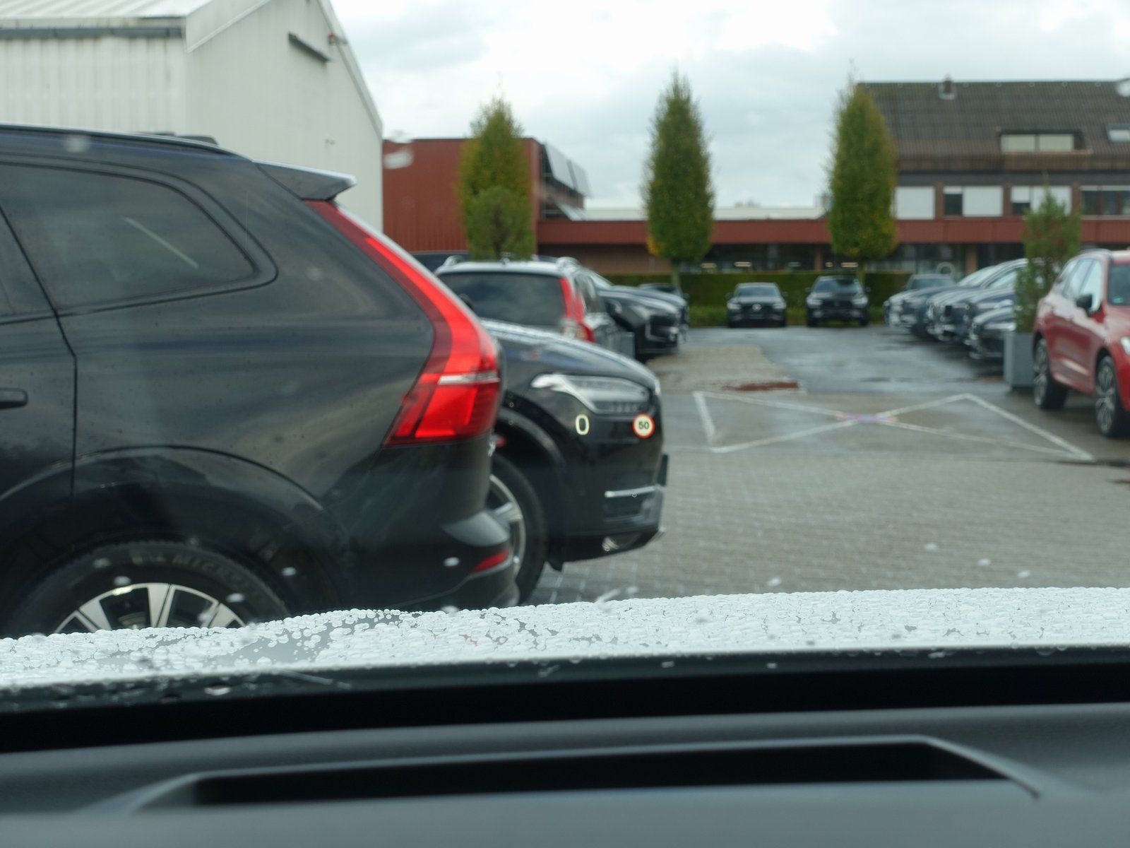 Volvo XC60 Plus B5 AWD/Four-C/AHK/HeadUp/360°Cam/Pano