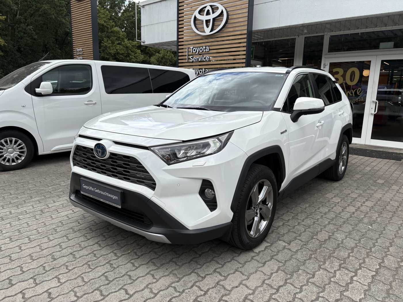 Toyota RAV4 Hybrid - Samsaru's Car Outlet