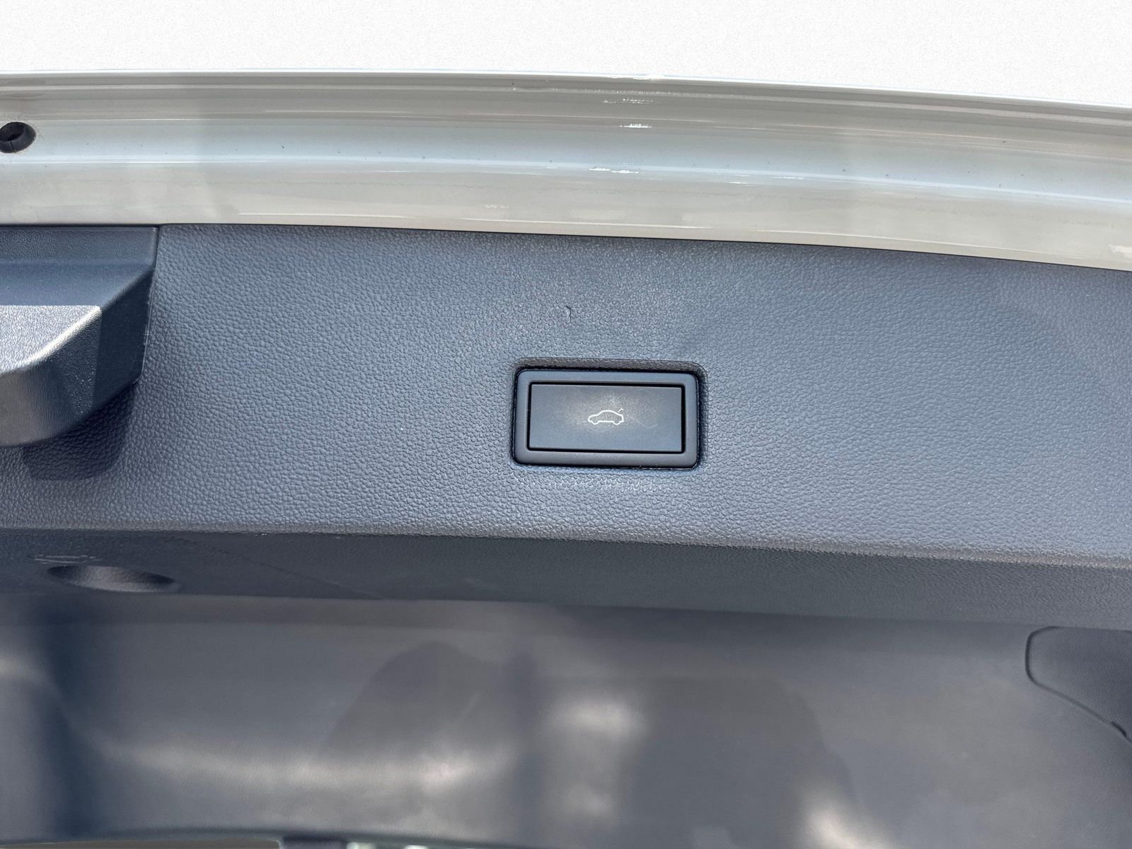 Volkswagen T-Roc 1.5 TSI R-Line - Samsaru's Car Outlet