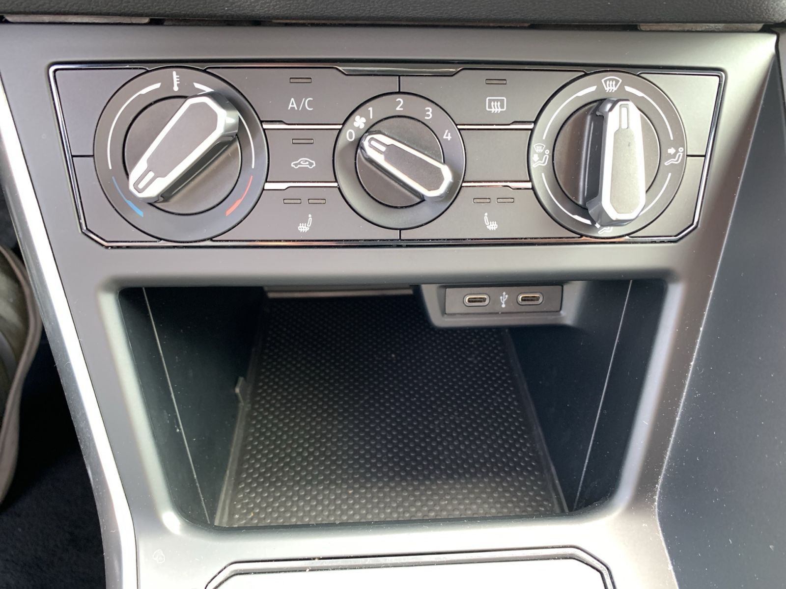 Volkswagen Taigo 1.0 TSI DSG LIFE - Samsaru's Car Outlet