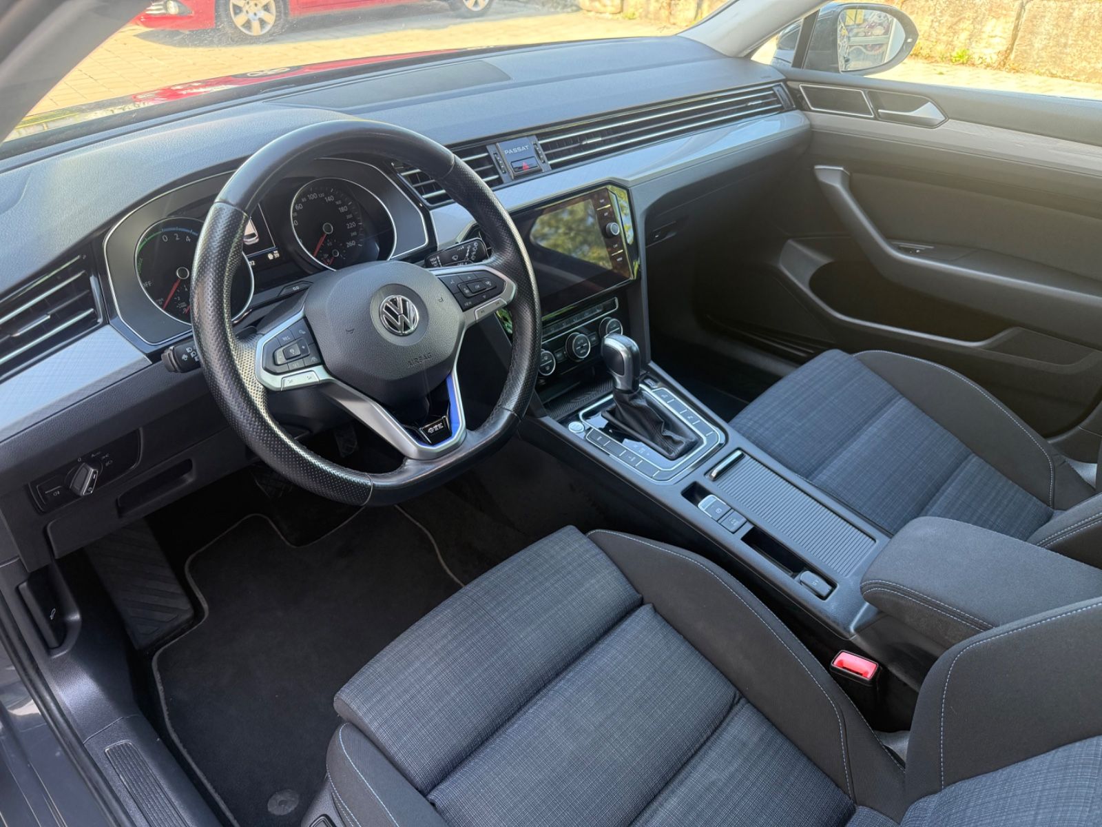 Volkswagen Passat Variant GTE - Samsaru's Car Outlet