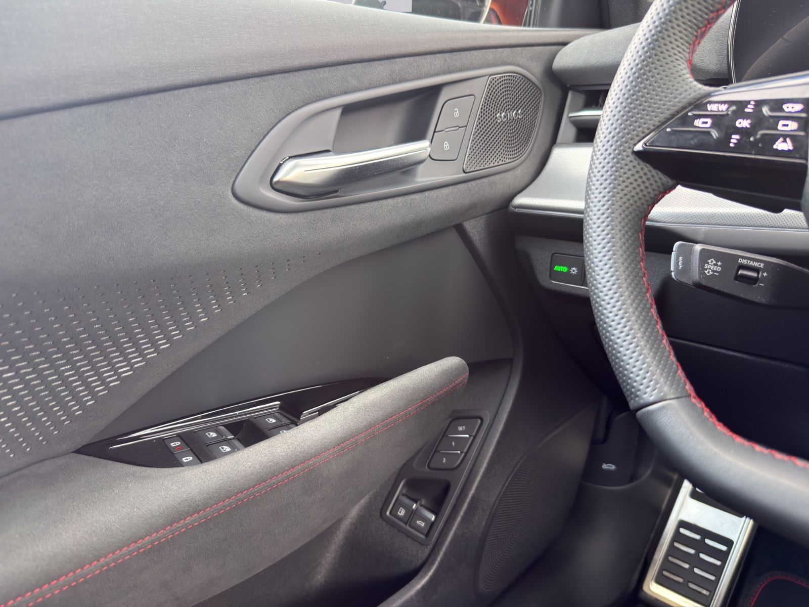 Audi Q3 e-hybrid S line TECH PRO+PANO+MATRIX+SONOS