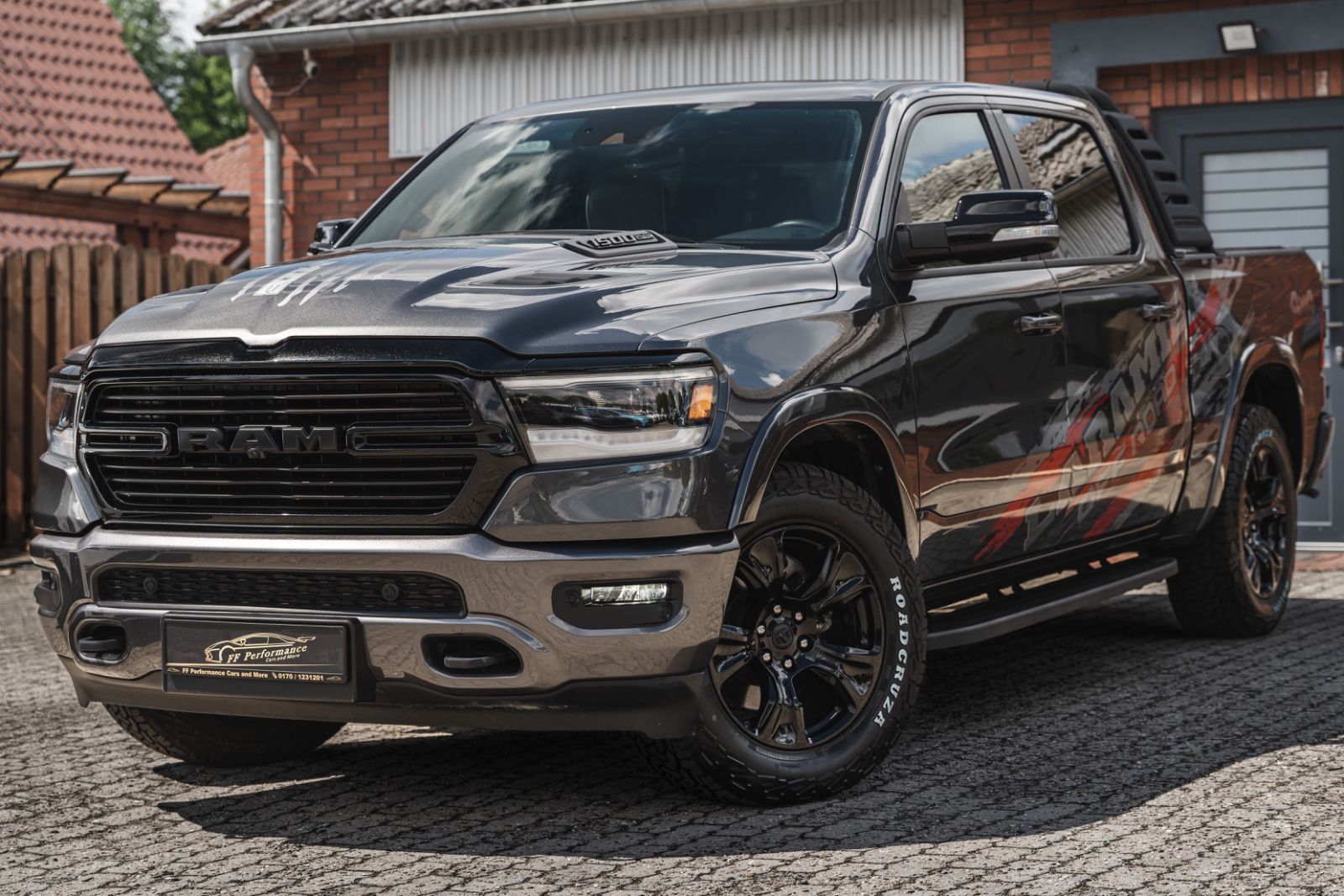 Dodge RAM5.7Laramie E-Torque/LPG/Navi/360*Dig-T/Pano