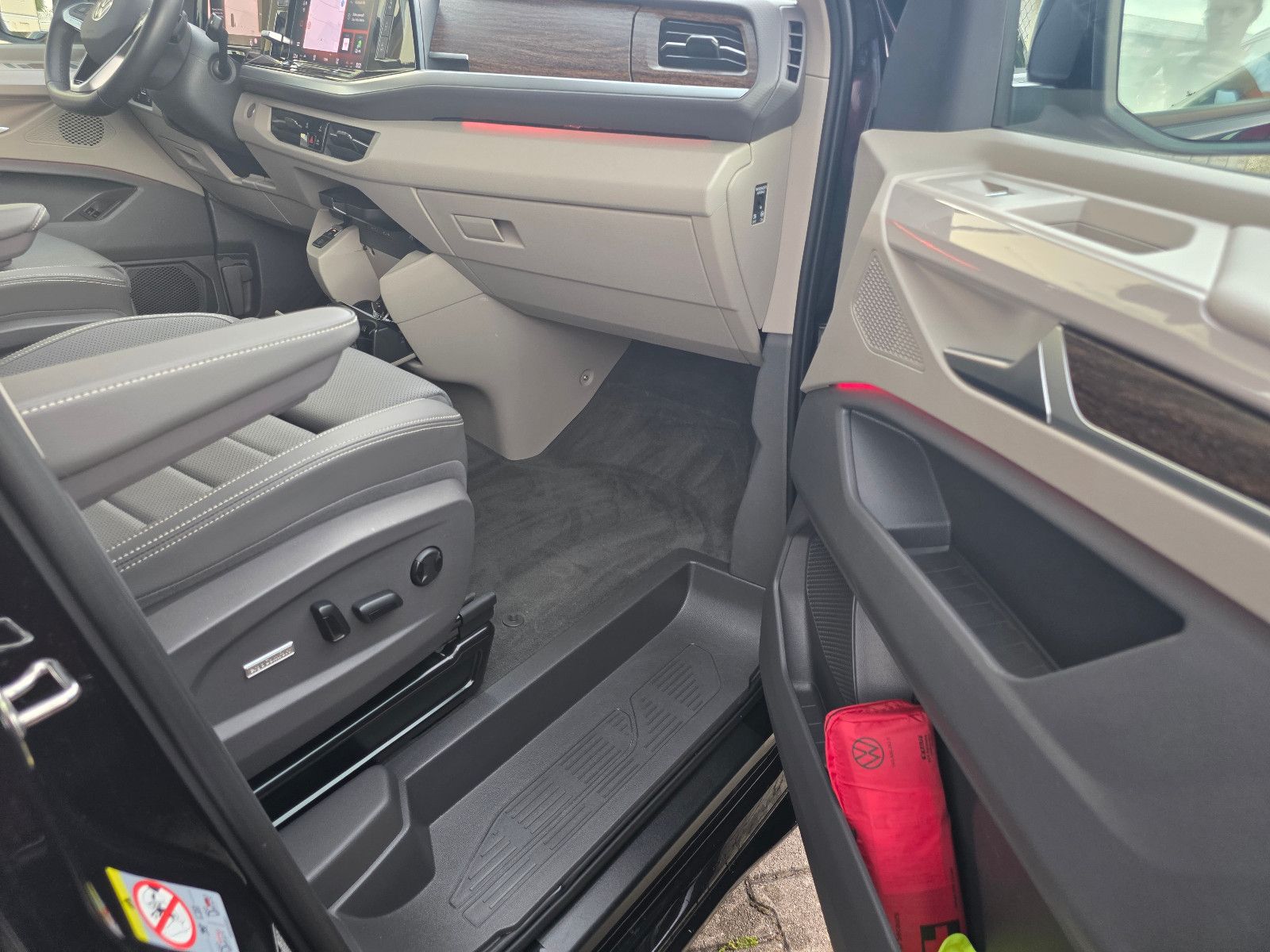Volkswagen Multivan Style eHybrid 4M AHK Sitzbelüf NP:103T€