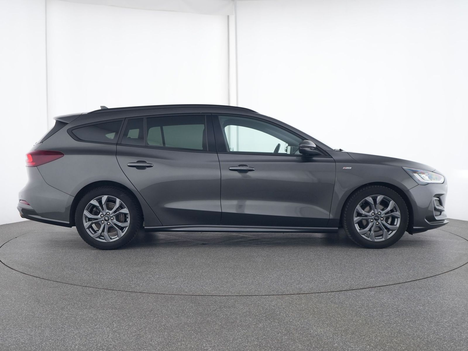 Ford Focus ST-Line X - Samsaru's Car Outlet