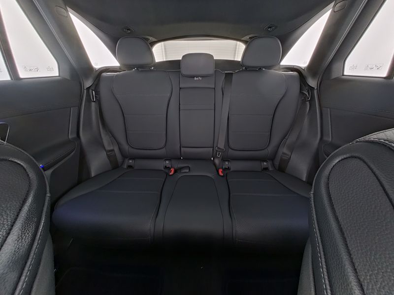 Mercedes-Benz GLC 300 4M AMG Line 2x MBUX+Led+Pano+AHK+Distro