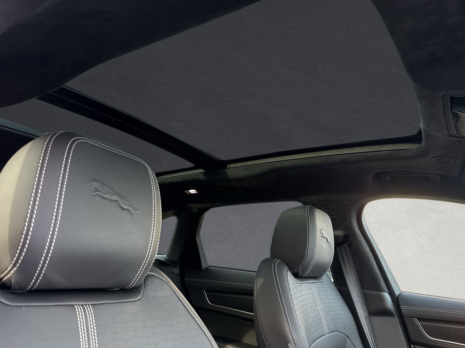 Jaguar F-PACE D300 R-Dyn. SE AHK HUD Dachrel. Winter-Pa