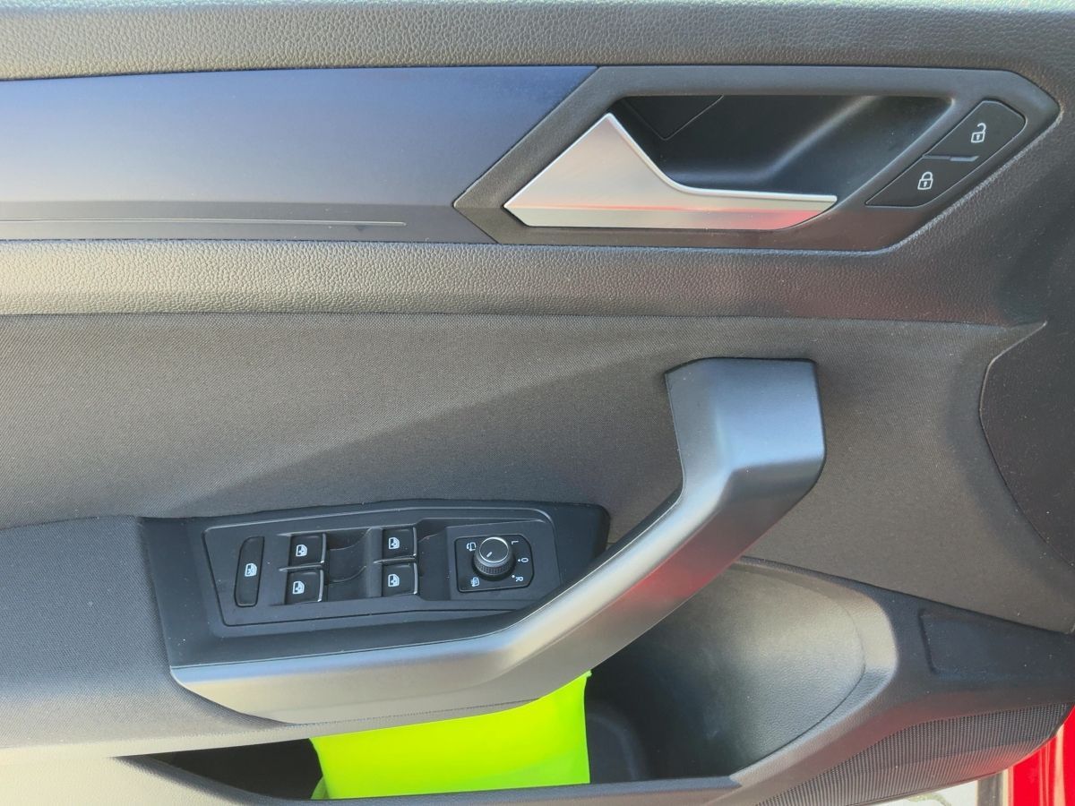 Volkswagen T-Roc 1.5 TSI UNITED - Samsaru's Car Outlet
