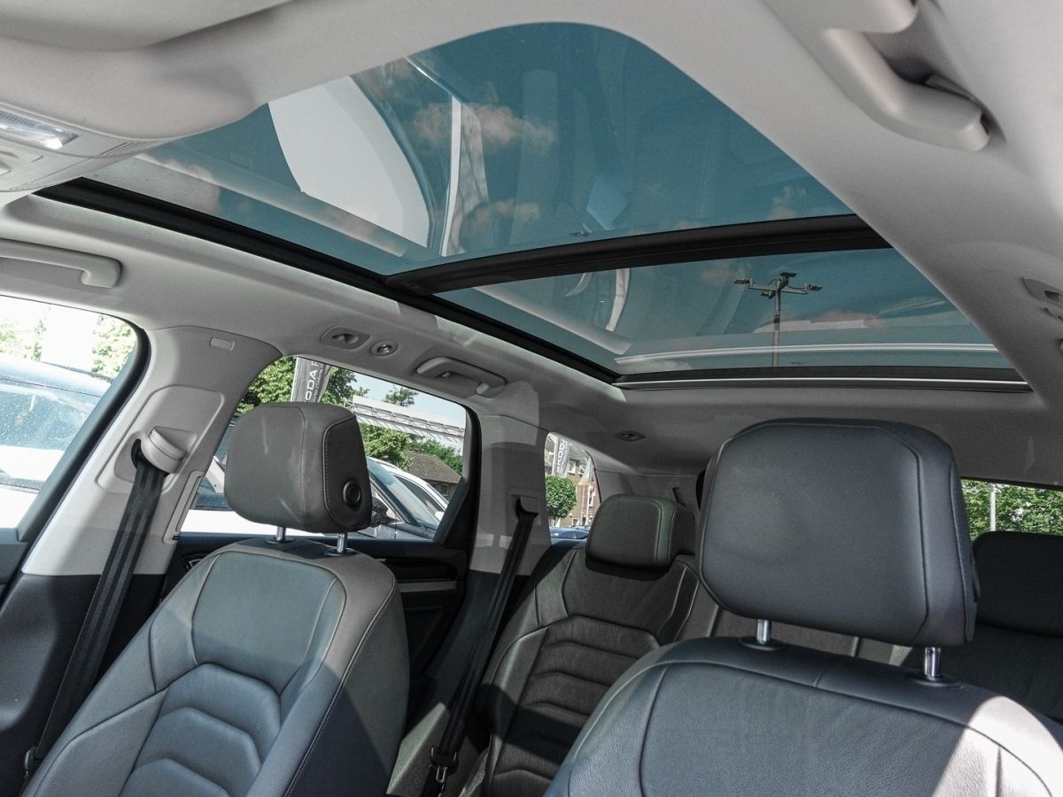 Volkswagen Touareg 3.0 eTSI eHybrid 4Motion - Samsaru's Car Outlet