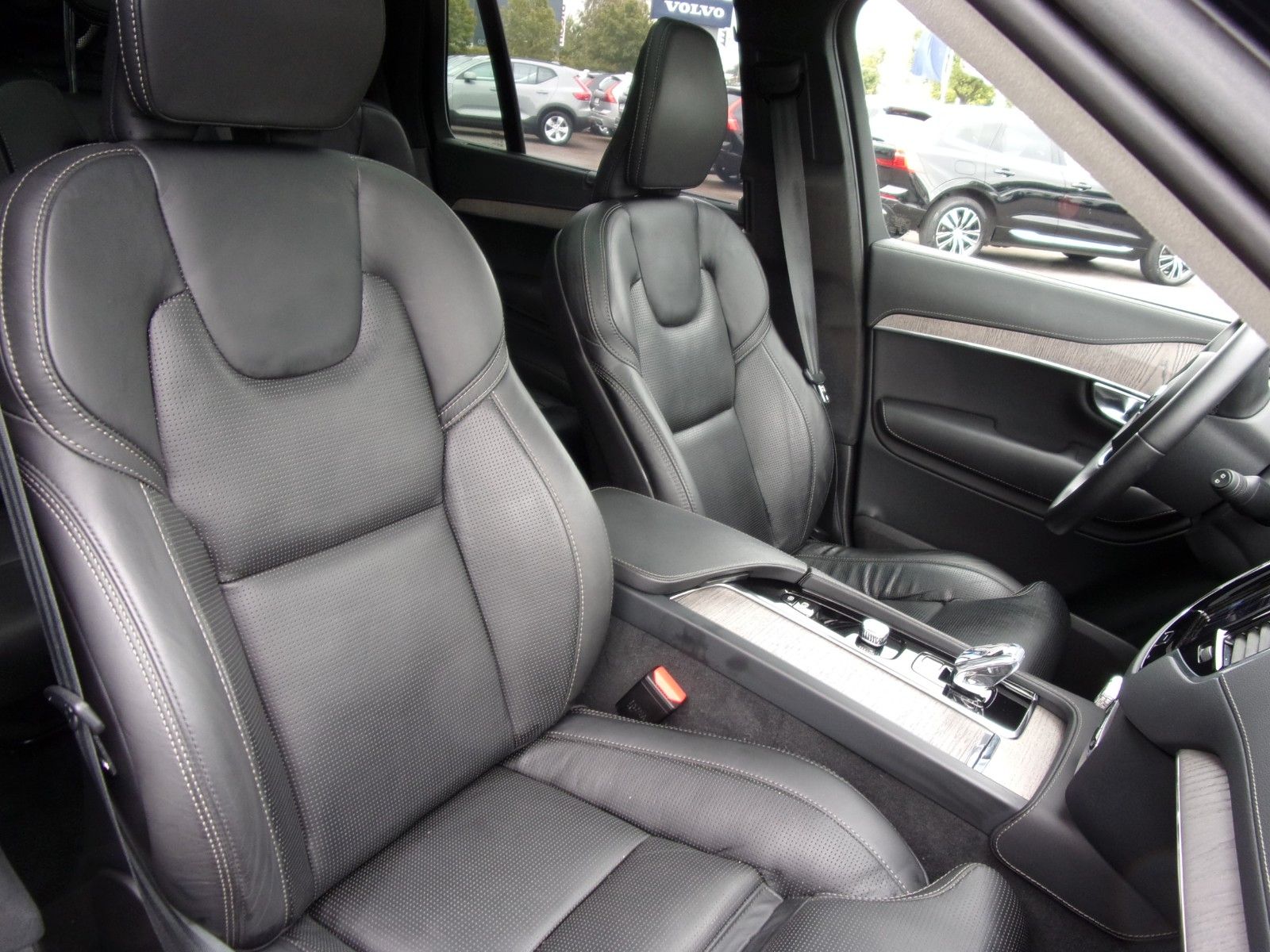 Volvo XC 90 B5 Ultimate Dark AWD - Samsaru's Car Outlet