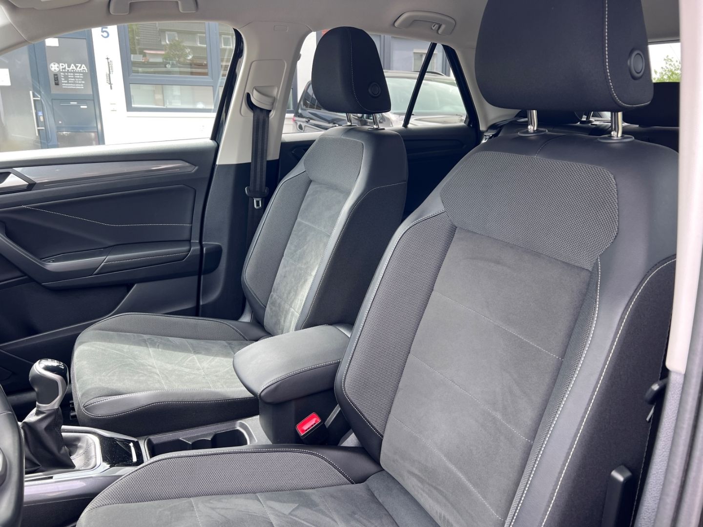 Volkswagen T-Roc 1.0 TSI Style - Samsaru's Car Outlet