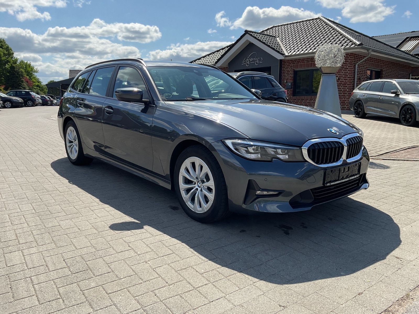 BMW 320d xDrive Touring - Samsaru's Car Outlet