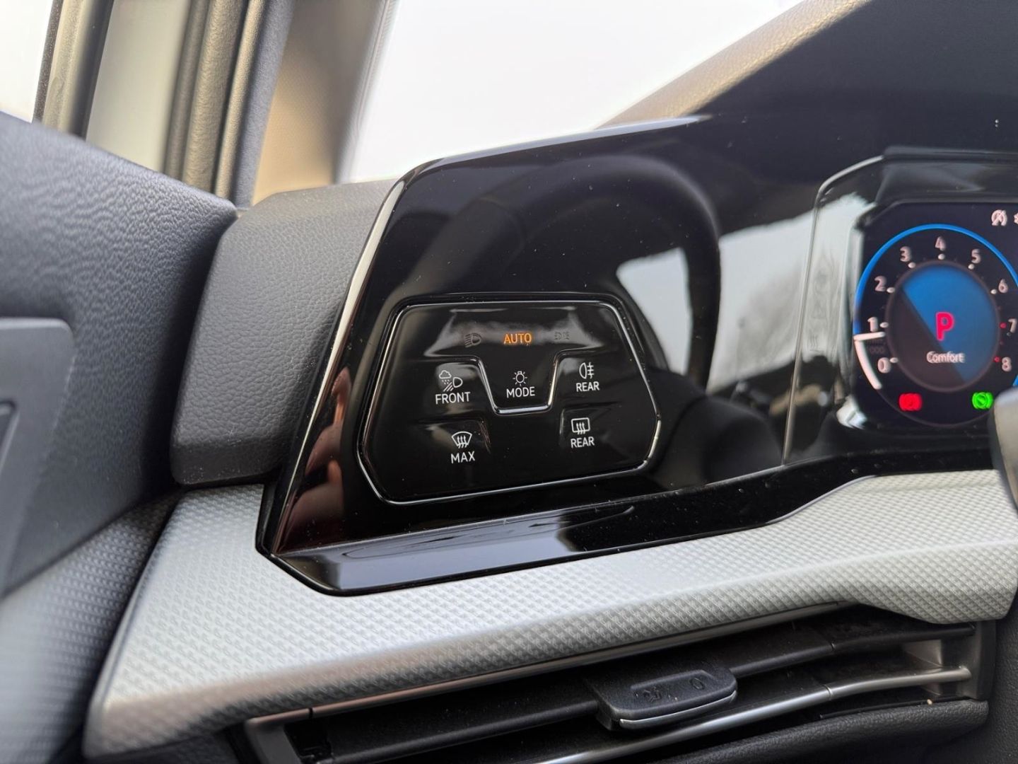 Volkswagen Golf 8 VIII Move 1.5 eTSI - Samsaru's Car Outlet