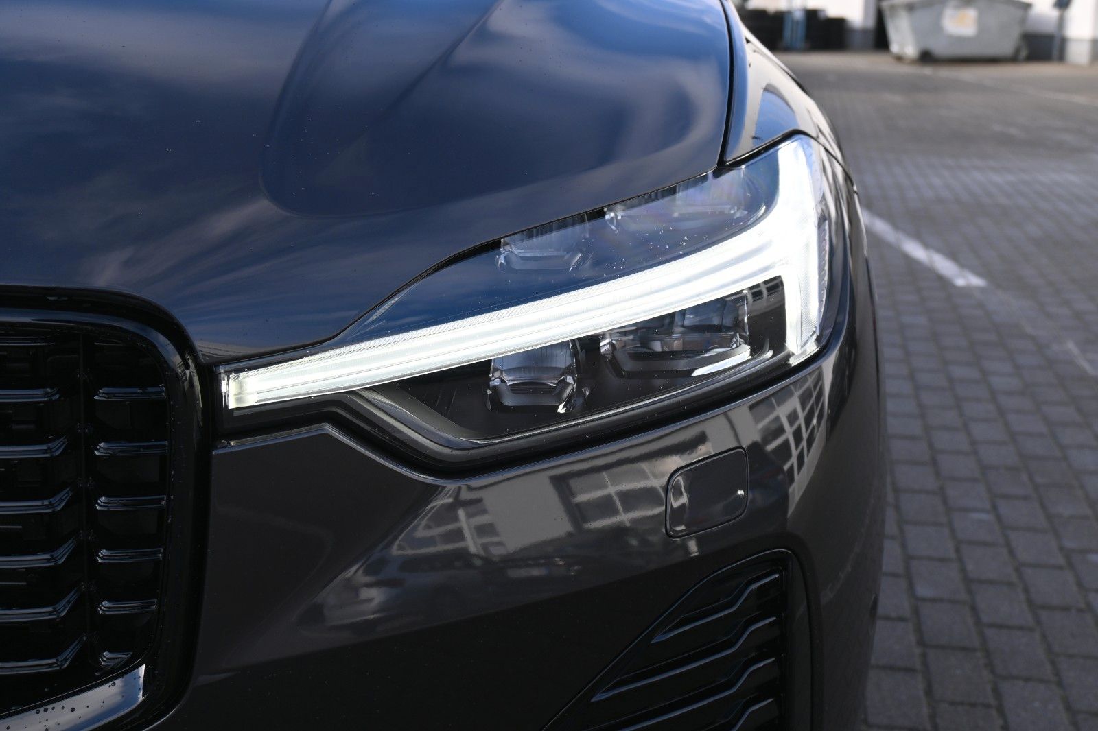 Volvo XC60 B5 AWD Plus Dark*H&K*FSHZG*360°*ACC*AHK