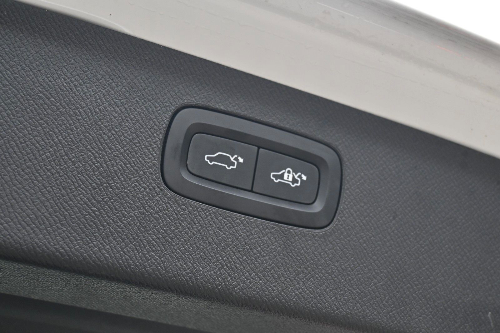 Volvo XC90 T8 AWD Inscrip. - Samsaru's Car Outlet