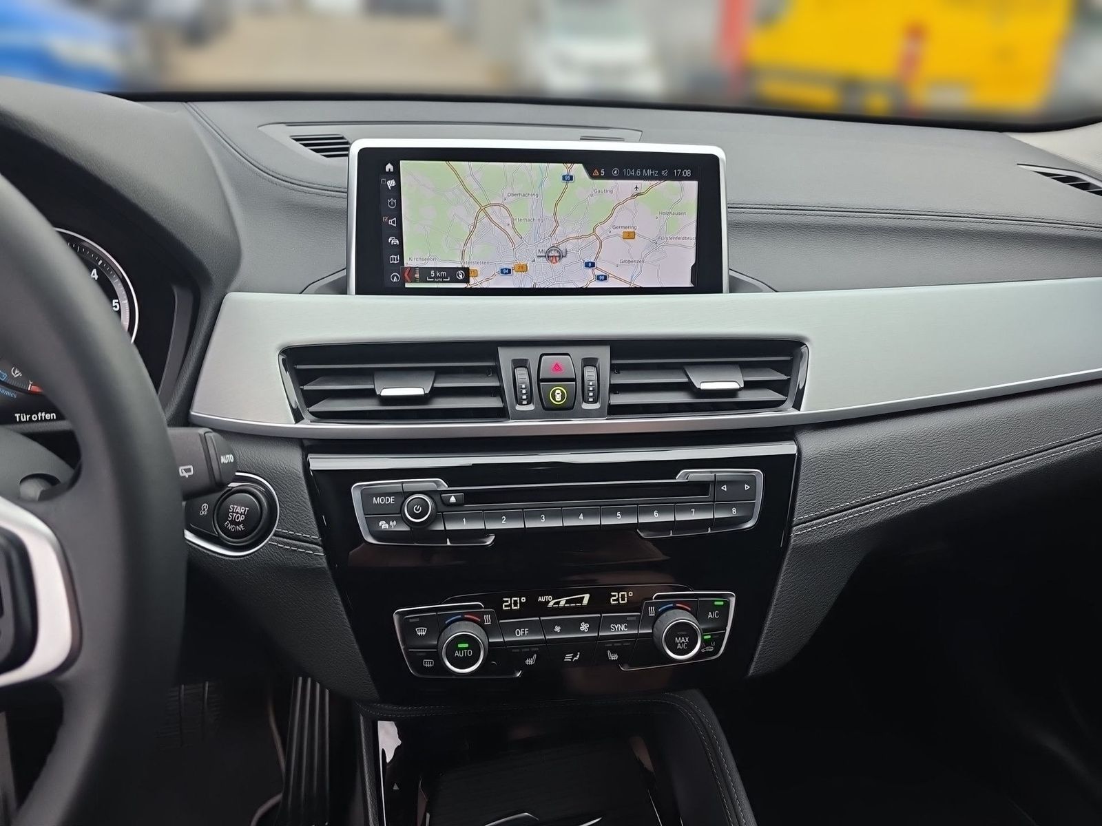 BMW X1 xDrive18d M-Le - Samsaru's Car Outlet