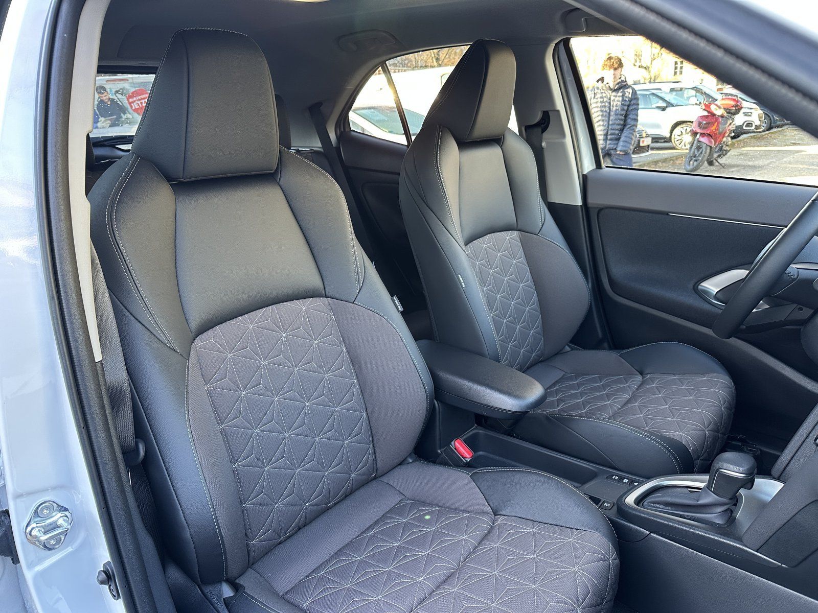 Toyota Yaris Cross 1.5l Hybrid FWD Style Plus + Safety-