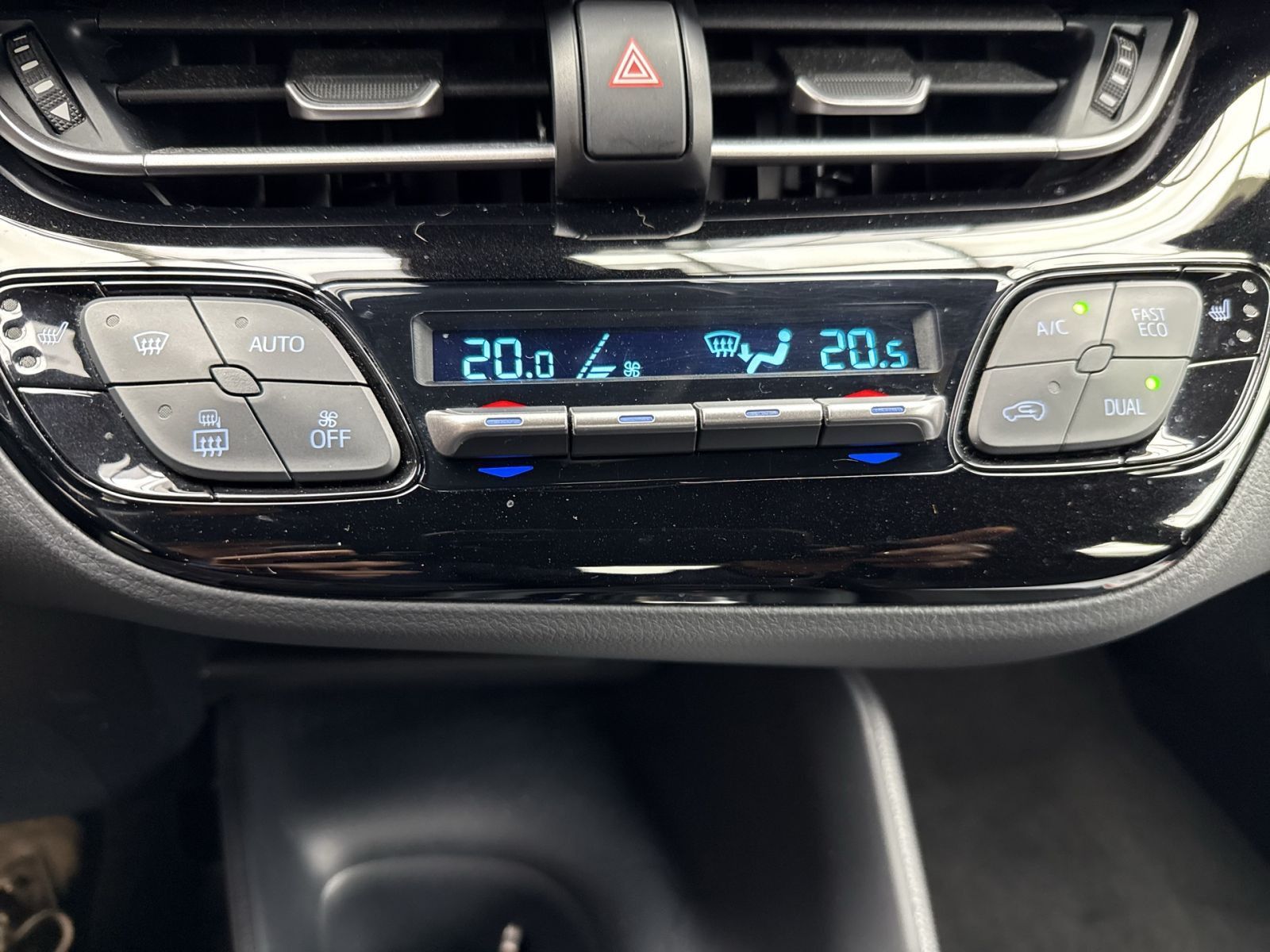 Toyota C-HR 1.8 Hybrid CVT FLOW - Samsaru's Car Outlet