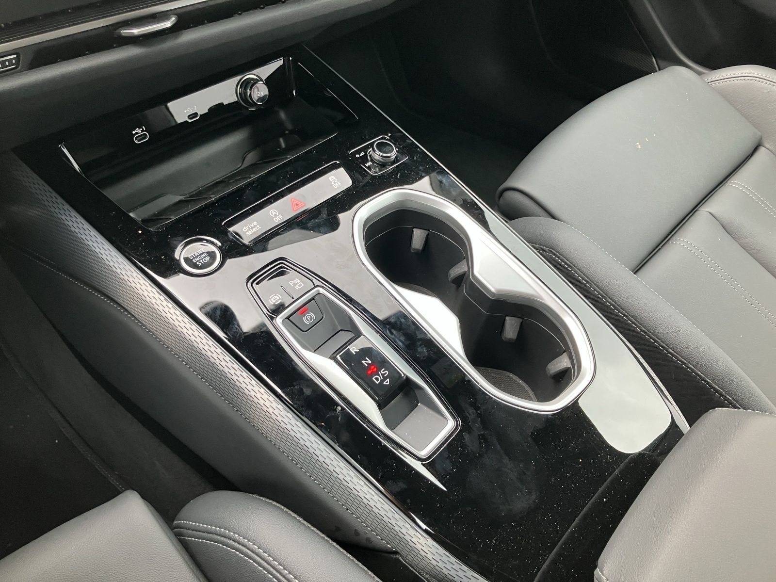 Audi A6 Limousine TFSI 2x S LINE LEDER HuD AHK BuO