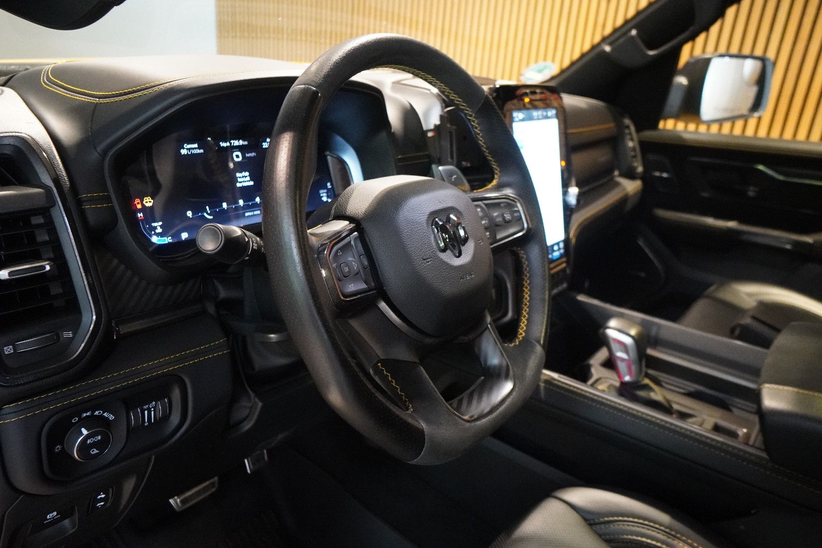 Dodge RAM 1500 TRX V8 6.2 L -Hardtop-MWST-Top Zustand