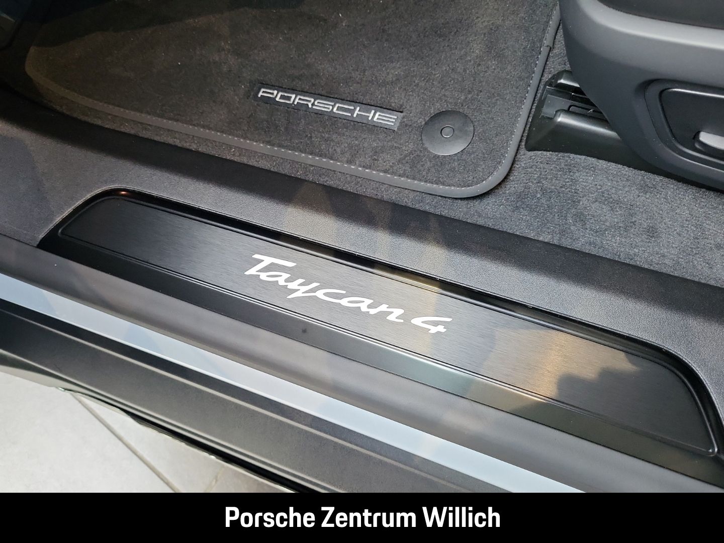 Porsche Taycan 4 Cross Turismo InnoDrive Surround-View