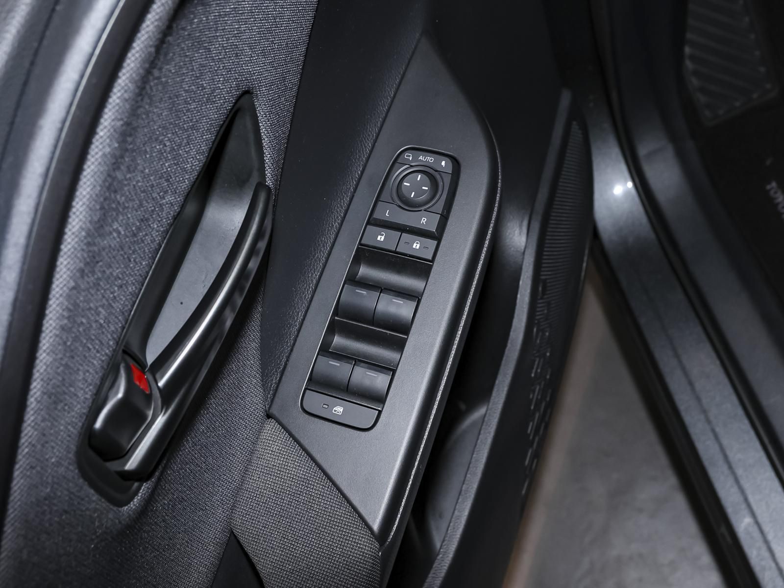 Toyota C-HR 1.8 Hybrid Team Deutschland NAVI SHZ PDC Ca