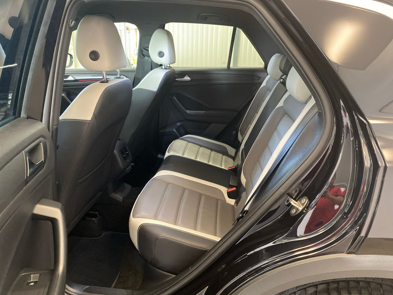 Volkswagen T-Roc 1.5 TSI Sport R-Line - Samsaru's Car Outlet