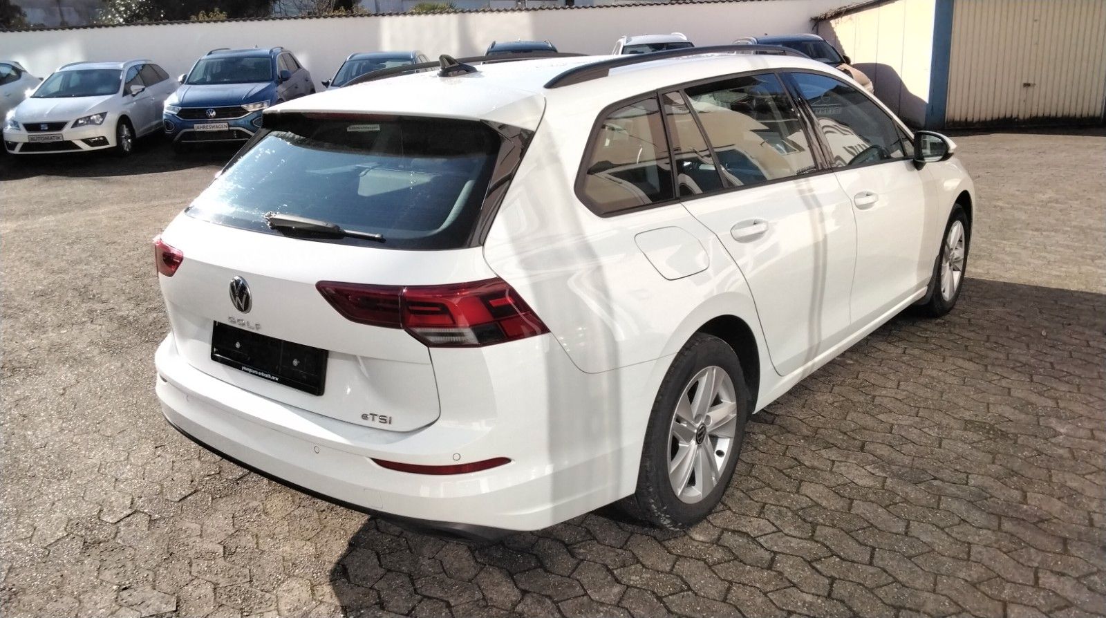 Volkswagen Golf VIII Variant 1.5 TSi - Samsaru's Car Outlet