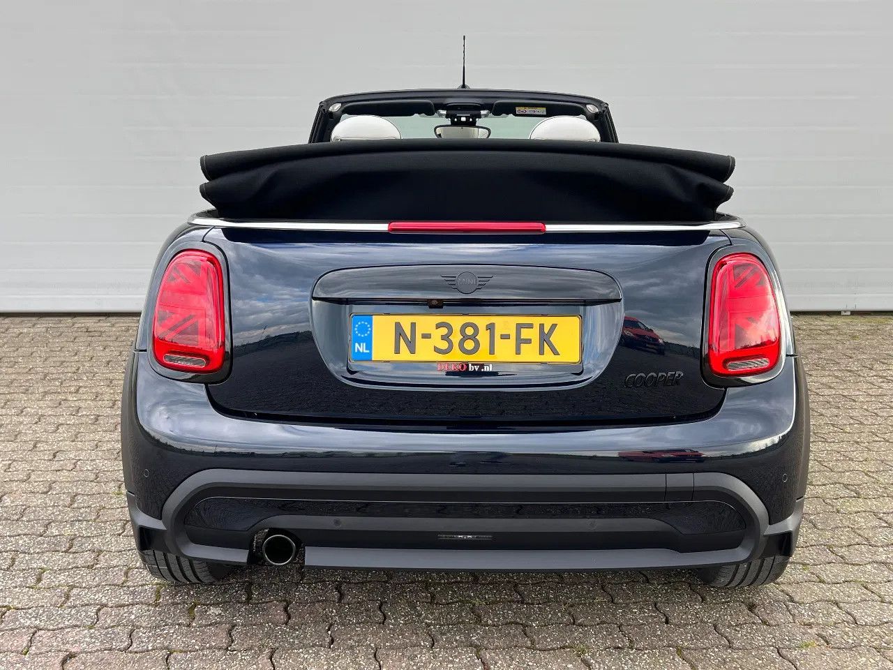 MINI Cooper Cabrio YOURS - Samsaru's Car Outlet
