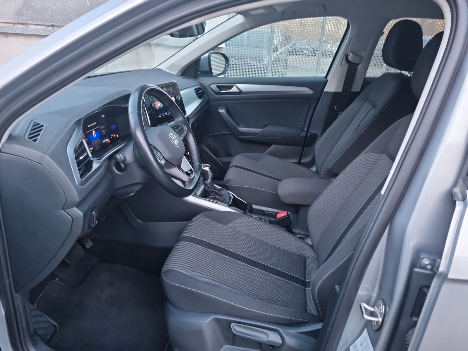 Volkswagen T-Roc 1.5 TSI DSG Life - Samsaru's Car Outlet