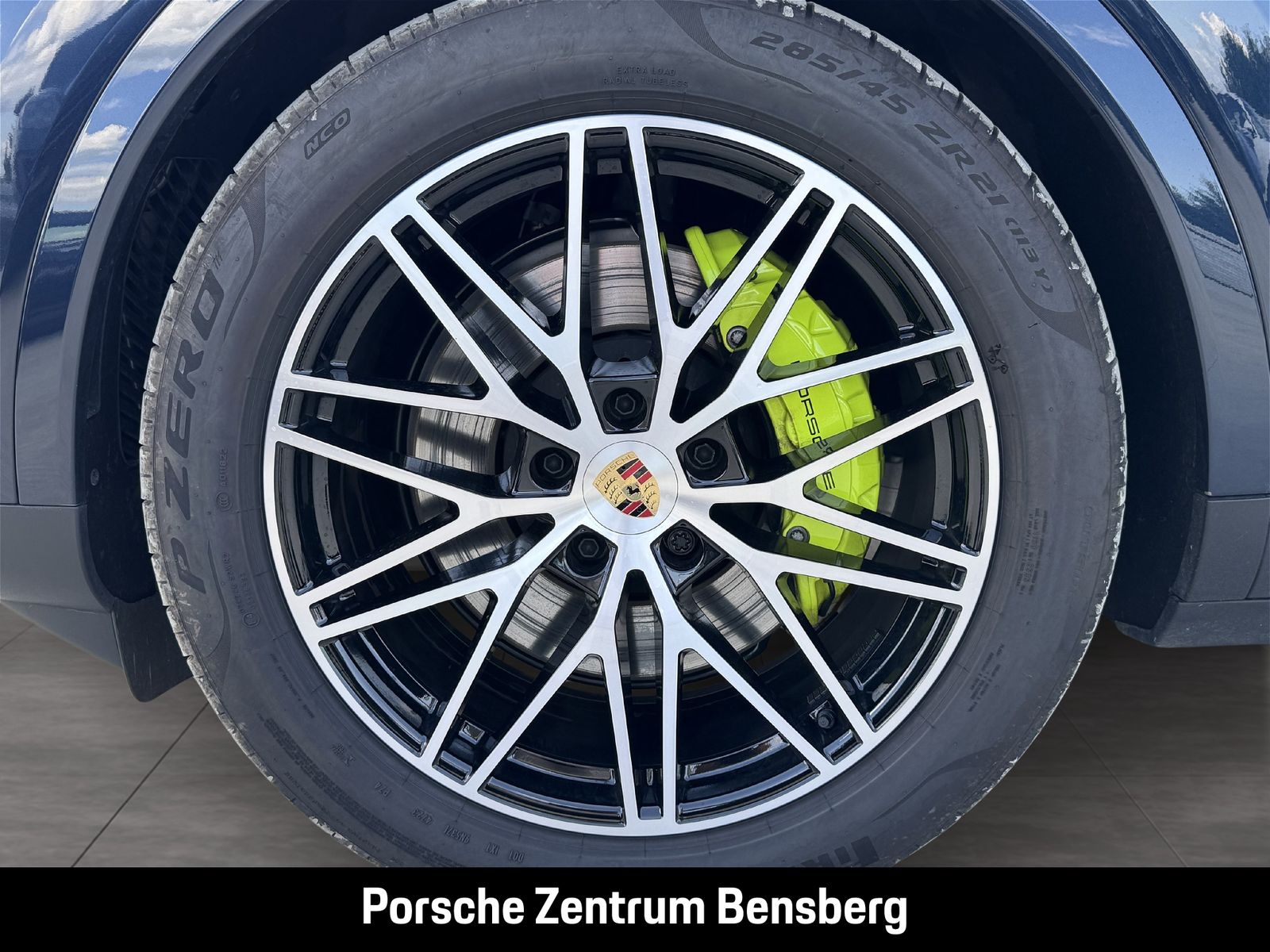 Porsche Cayenne E-Hybrid AHK Pano HUD Matrix SurroundVie
