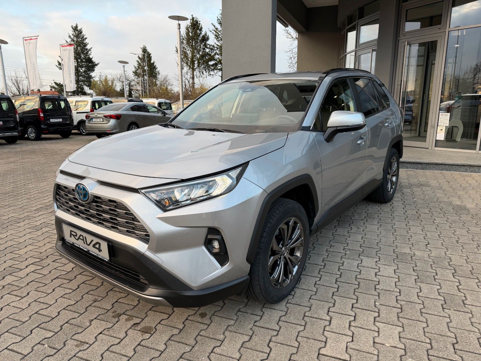 Toyota RAV4 2.5l HSD Hybrid 4x4*elektr.Heckkl,Navi,SHZ*