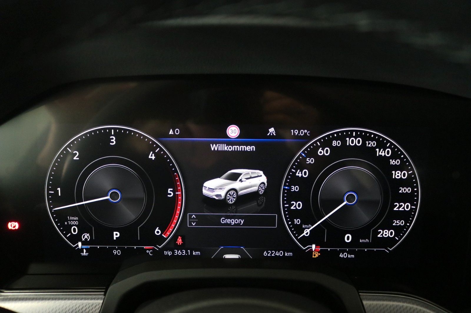 Volkswagen Touareg 2x R-Line Black - Samsaru's Car Outlet