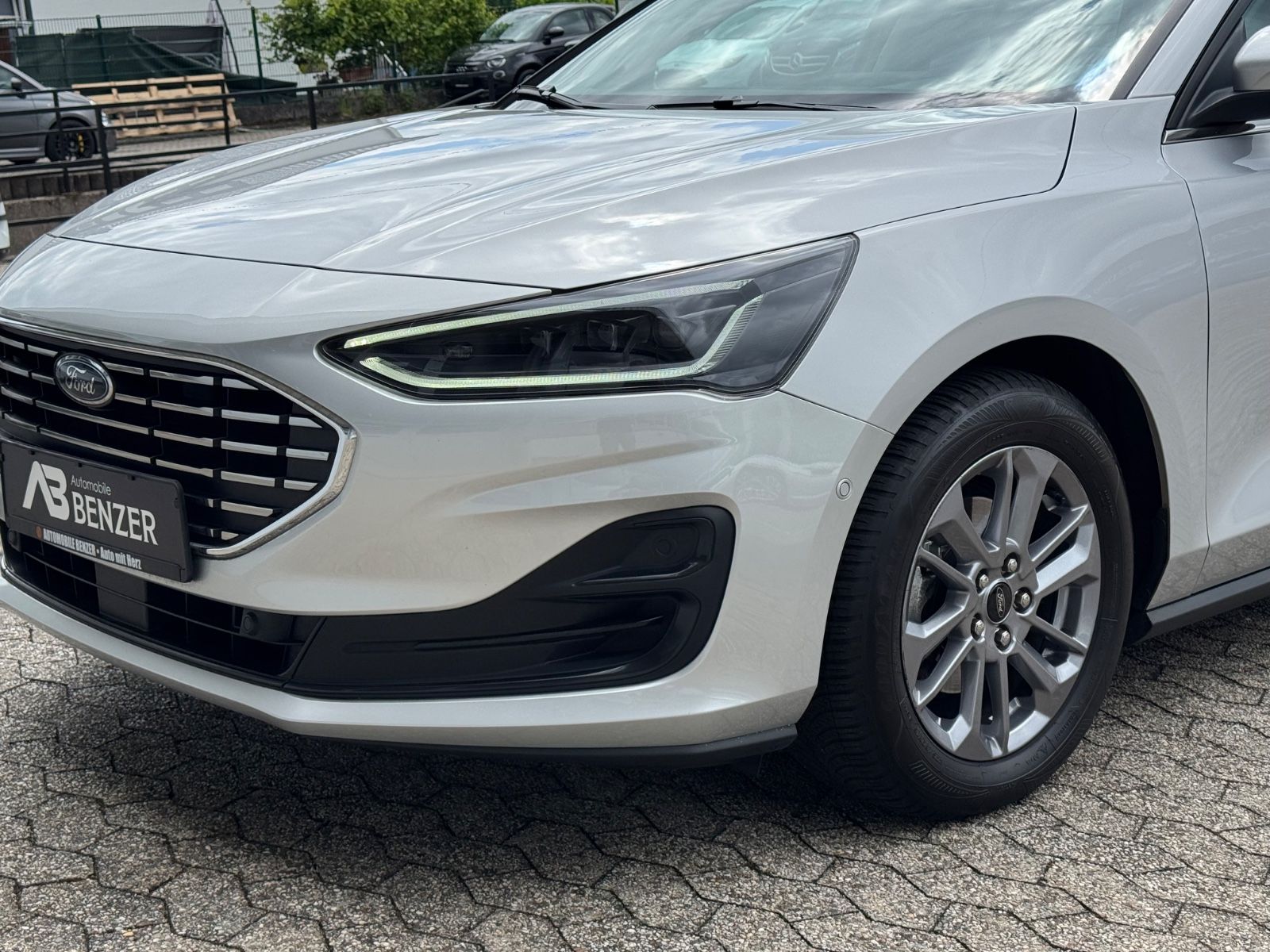 Ford Focus Turnier Titanium/PANO/AHK/R-Cam/CarPlay/1H
