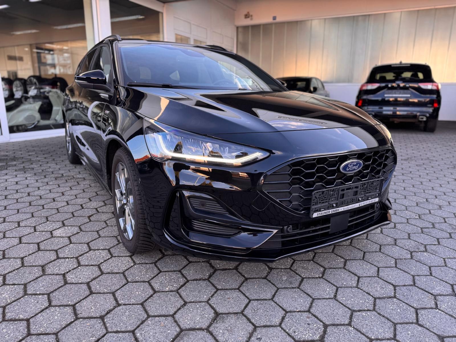 Ford Focus Turnier ST-Line X AHK KAMERA DAB LED
