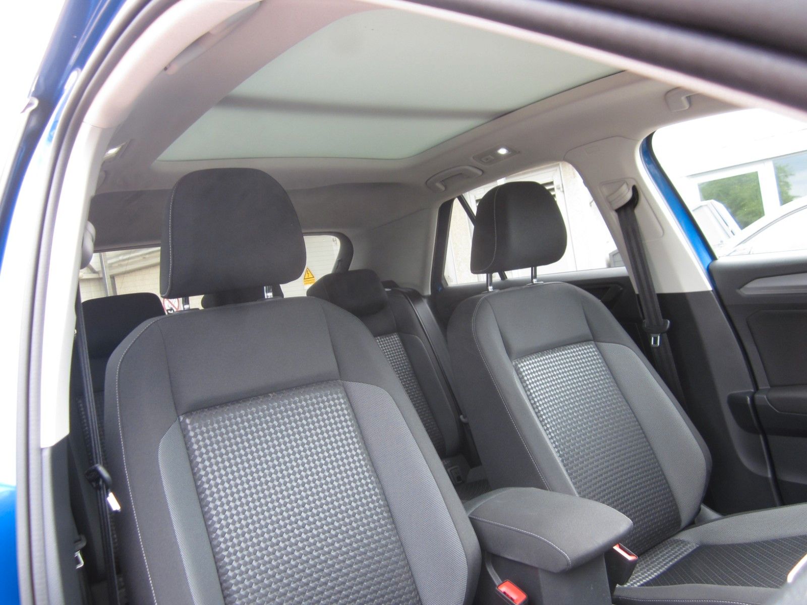 Volkswagen T-Roc Active - Samsaru's Car Outlet