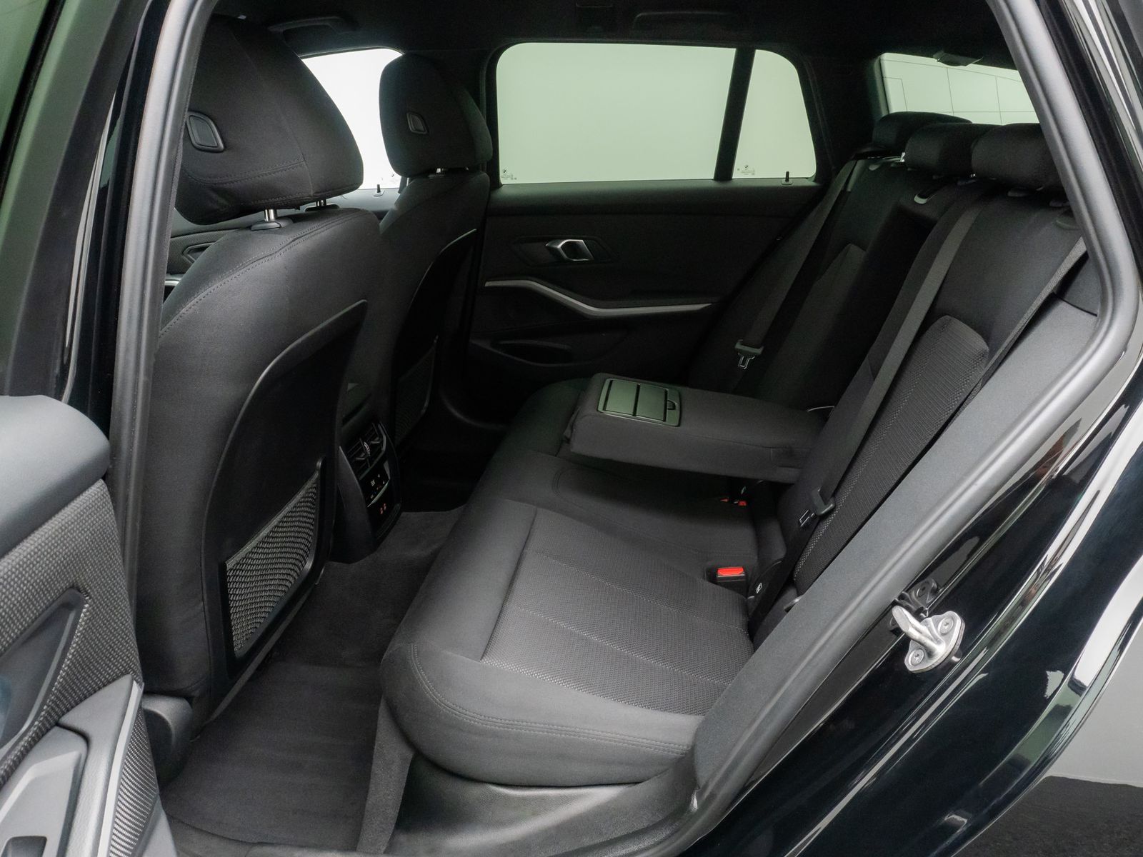 BMW 320e - Samsaru's Car Outlet