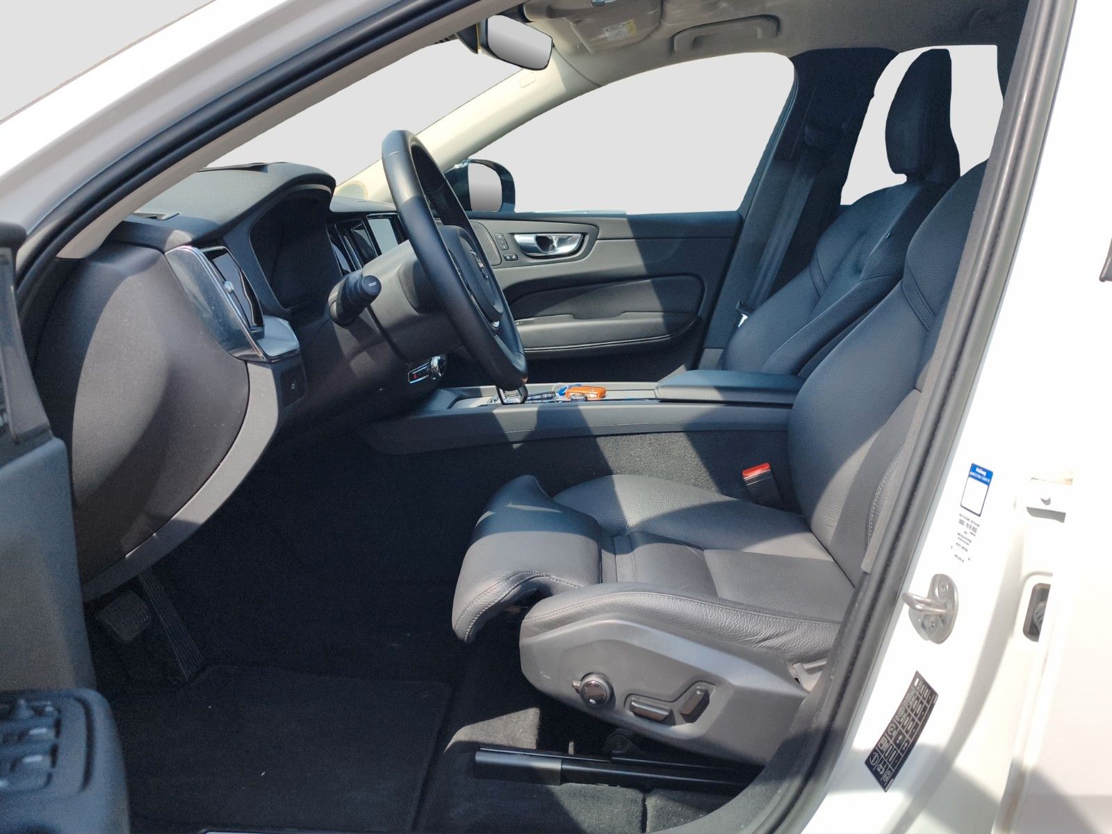 Volvo XC60 B4 Plus Dark AWD Standhzg ACC BLIS