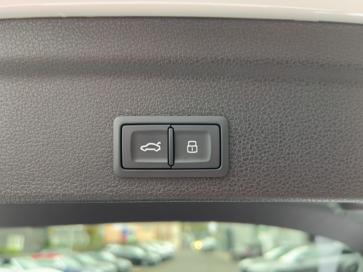 Audi Q3 45 TFSI quattro S-line - Samsaru's Car Outlet