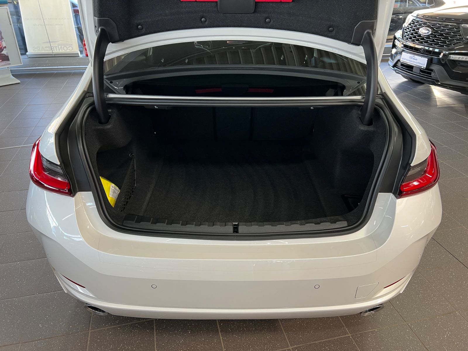 BMW 320 d xDrive Limousine Driving Assist+LED+CURVED