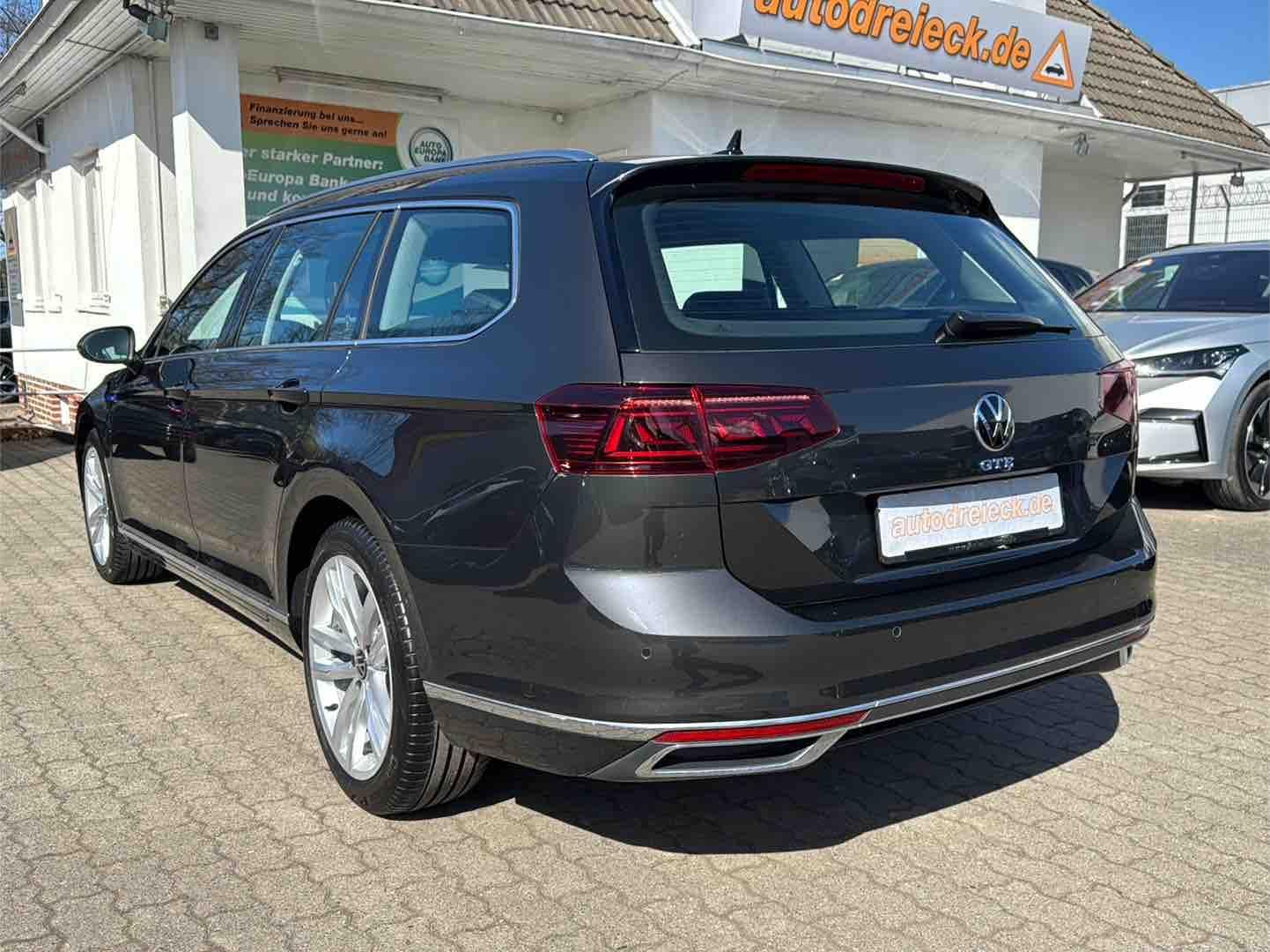 Volkswagen Passat Variant GTE - Samsaru's Car Outlet
