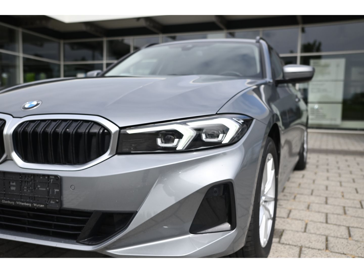 BMW 320d xDrive Touring - Samsaru's Car Outlet