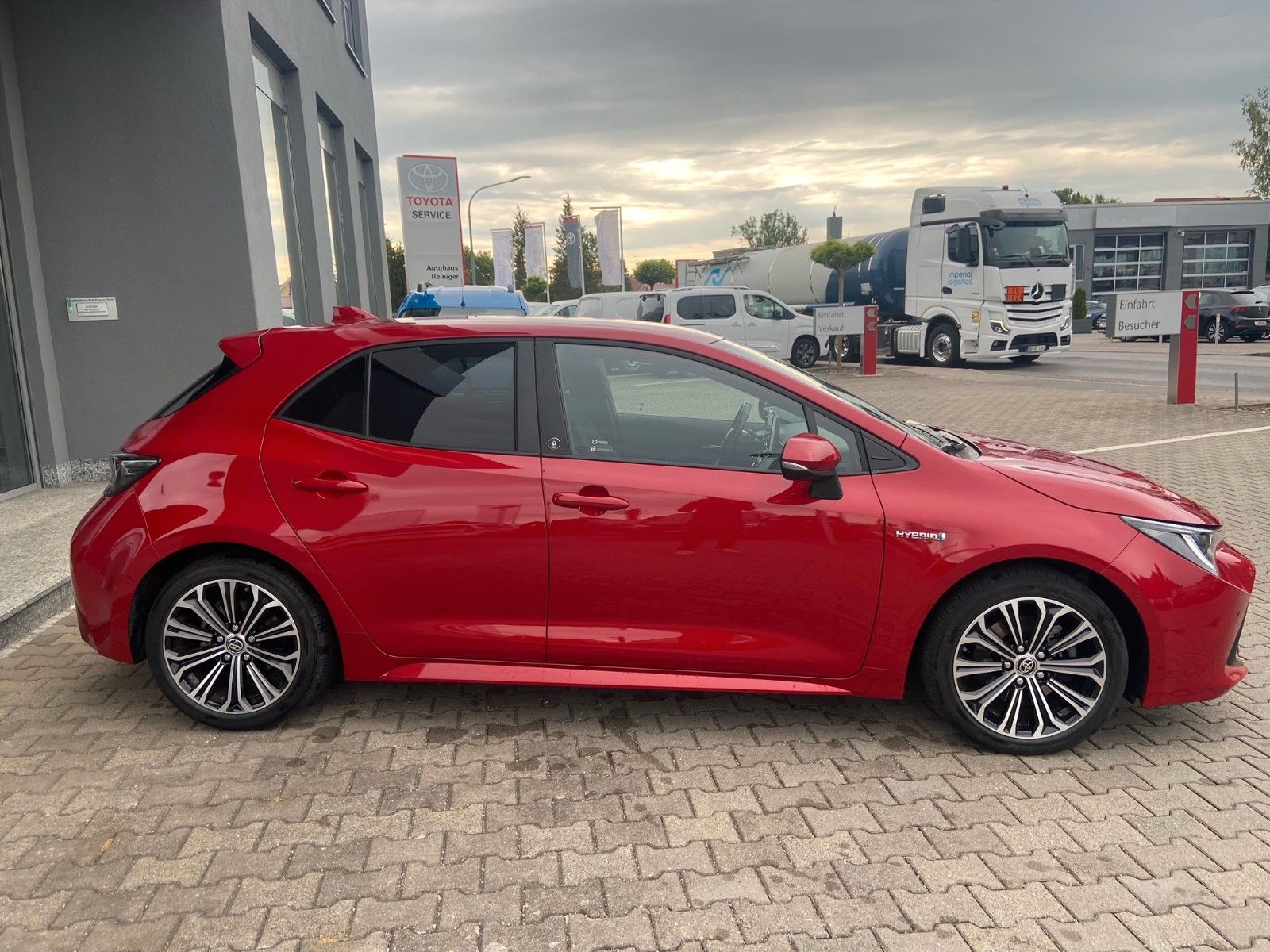 Toyota Corolla 2.0 Hybrid - Samsaru's Car Outlet