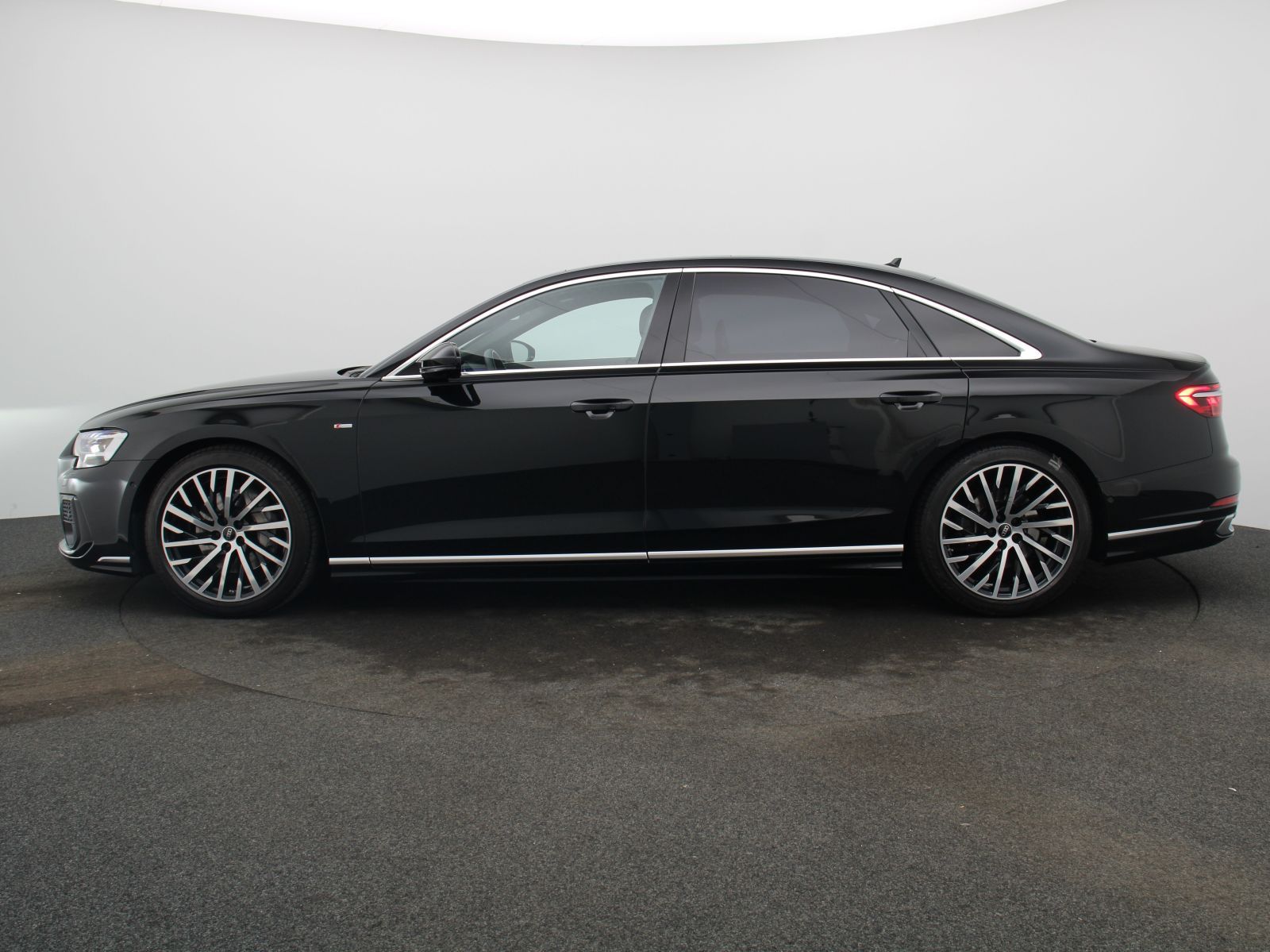 Audi A8 lang 50 TDI quattro - Samsaru's Car Outlet